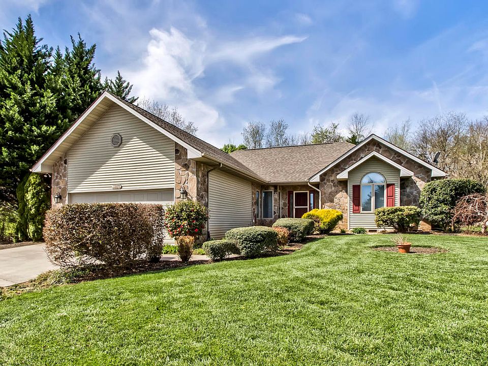1st image of 220 Saligugi Cir