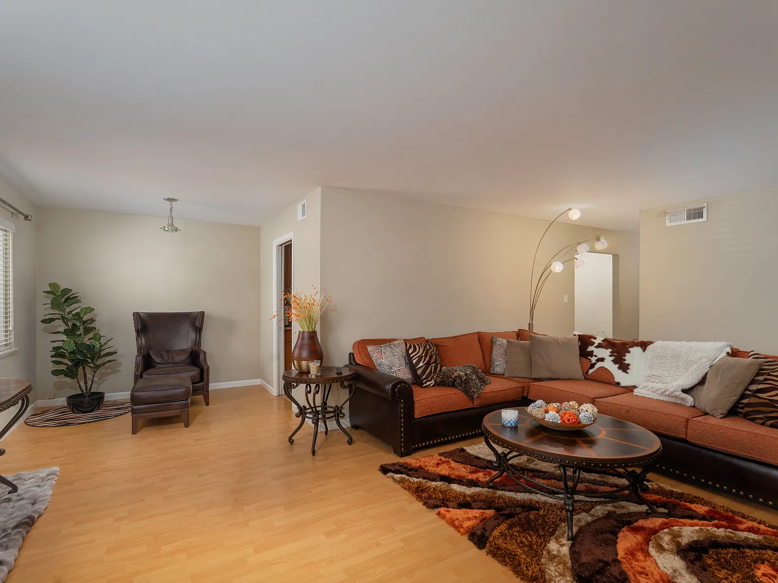 3 bed, 1297 sqft, $3,500 — Photo 3