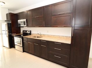 540 74th St APT 14, Miami Beach, FL 33141
