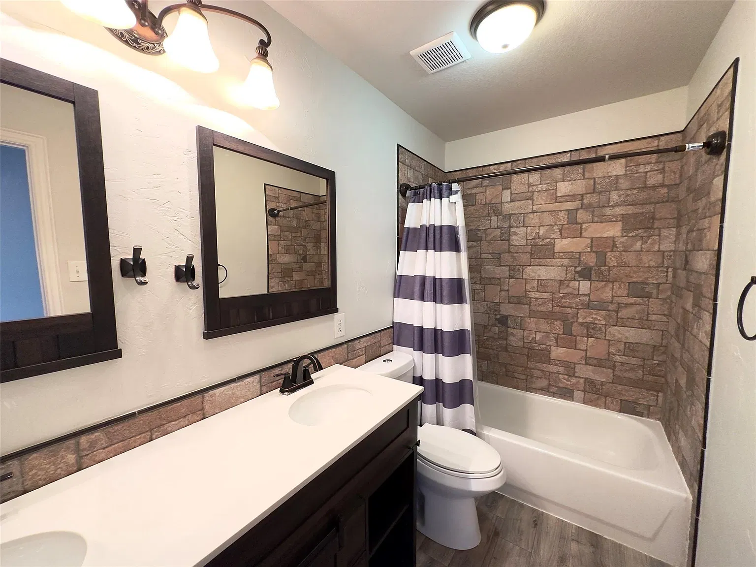 4 bed, 2872 sqft, $2,900 — Photo 3