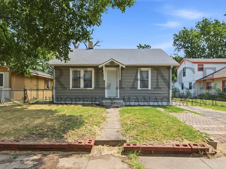 1836 S Gold St — Photo 1