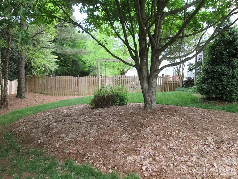 9513 Wilson Hall Dr — Photo 27