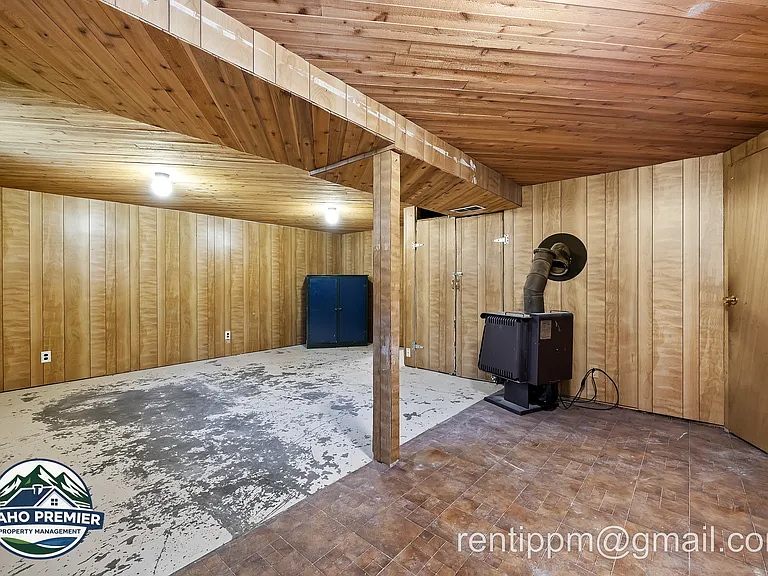 211 Walnut St — Photo 13