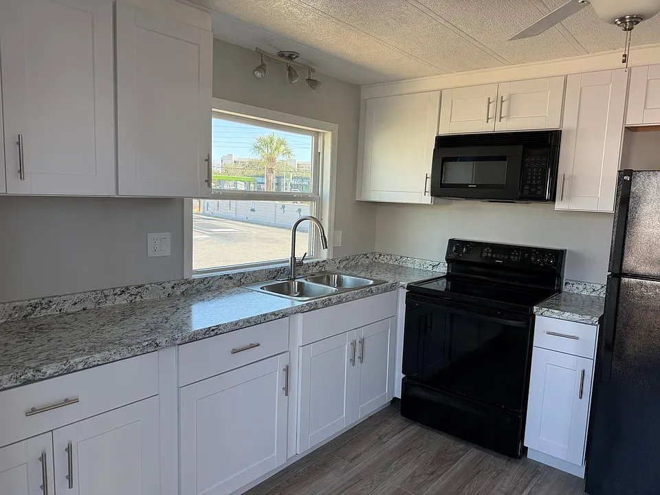 1375 Pasadena Ave S #201