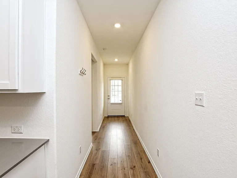 2108 Golden Grain Ln — Photo 3