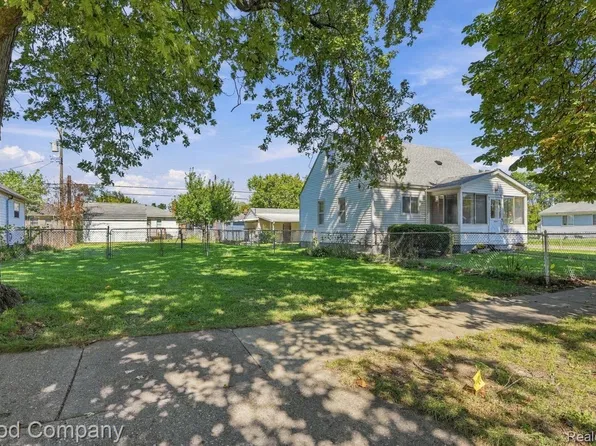 1637 E Evelyn Ave, Hazel Park, MI 48030