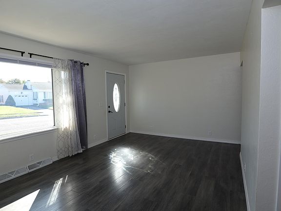 2nd image of 1107 Lincoln St