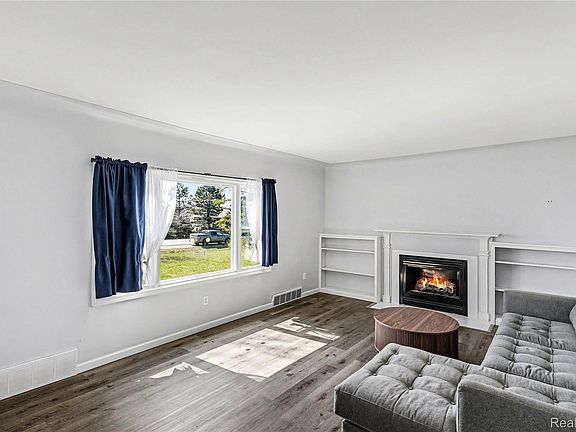 2nd image of 4382 Lahring Rd