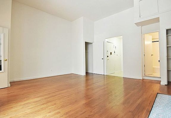 2nd image of 218 W 79th St APT 1R
