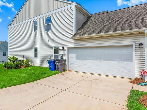 5th image of 4912 Lark Commons Ln