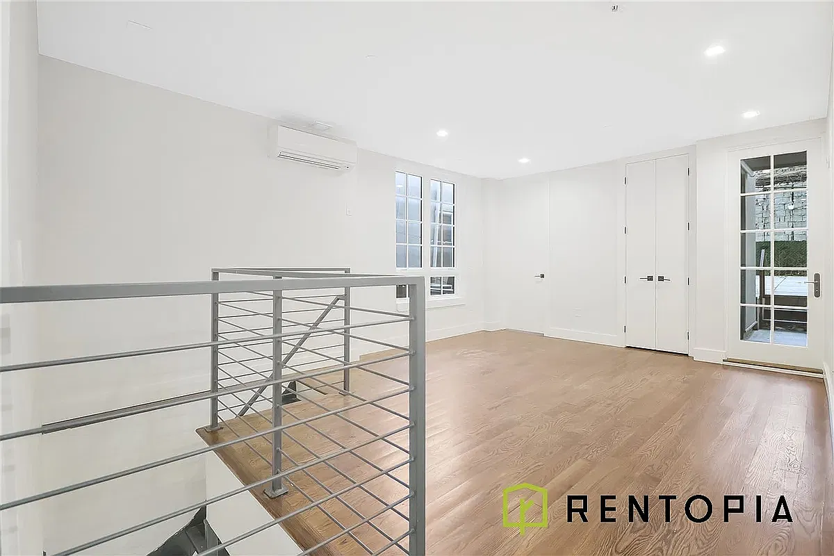 555 Grand Street — Photo 2