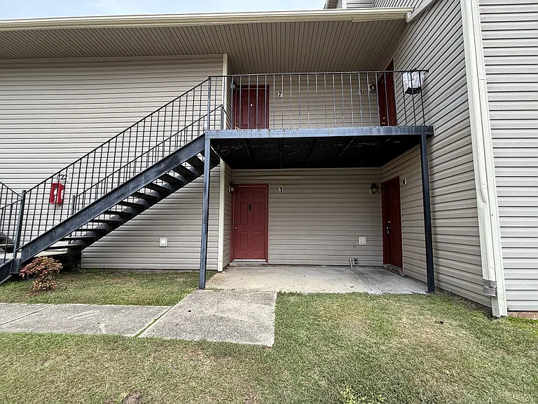 1122 Southwood Dr #4 — Photo 3
