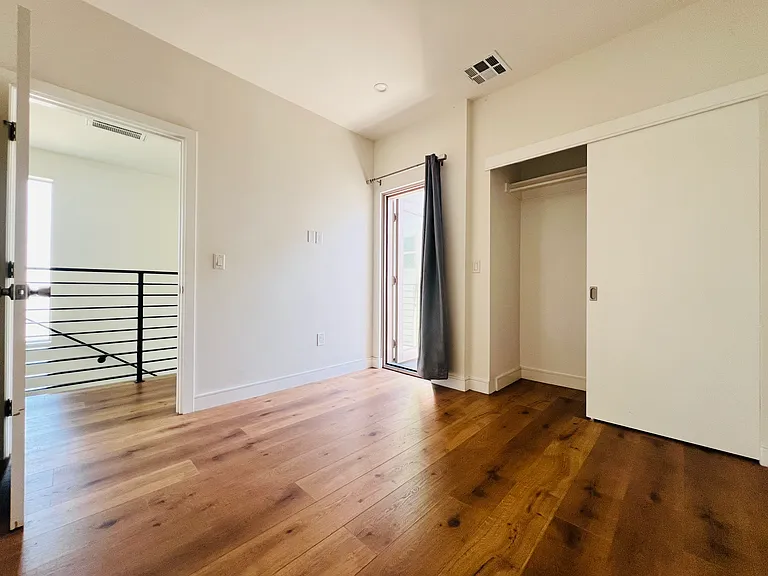 250 S Burlington Ave #250 — Photo 41