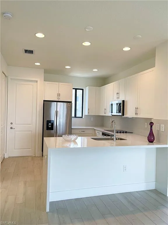 3 bed, 2.5 bath, 1726 sqft, $2,700 — Photo 4