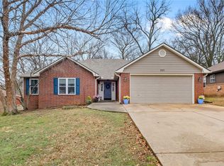 905 Willow Ct, Siloam Springs, AR 72761