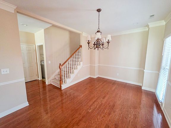 4th image of 218 Stoners Glen Ct