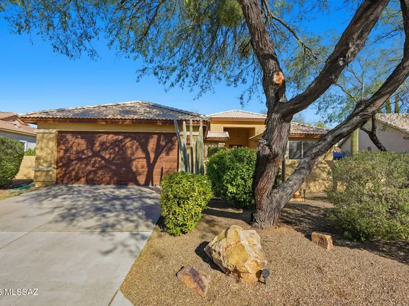 1885 E Cliff Swallow Trl, Green Valley, AZ 85614