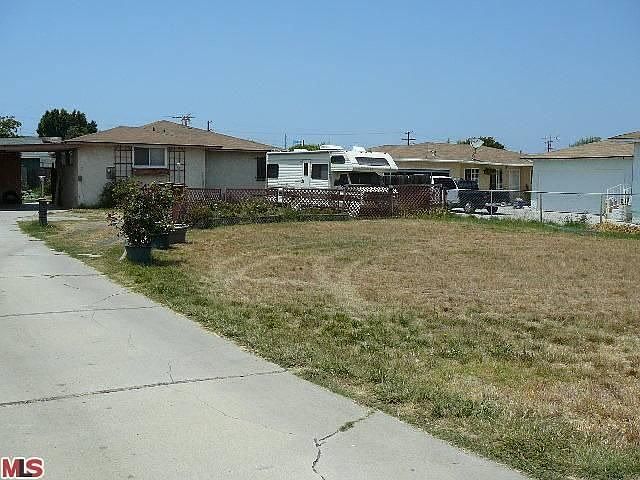2nd image of 11033 Condon Ave