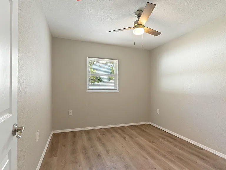 1422 N Tremain St #1424 — Photo 11