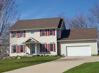 9813 Skyline Cir, Johnston, IA 50131