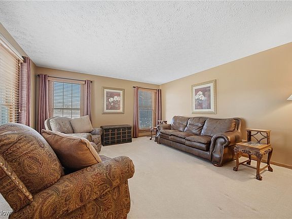 4th image of 2132 Summerchase Rd NE