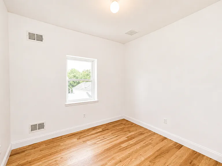25 Knesel St #2 — Photo 16