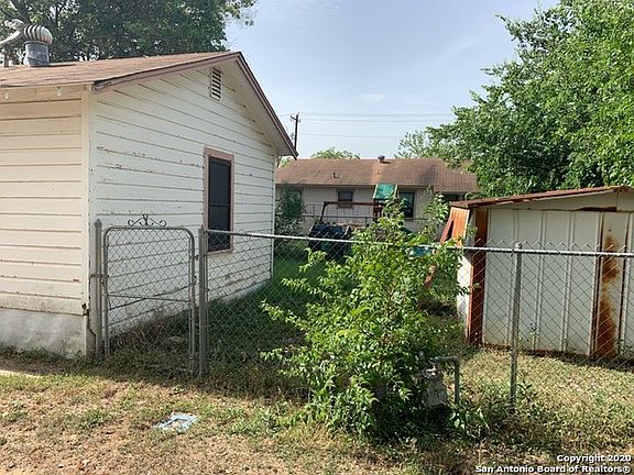 4th image of 2106 Avenue G