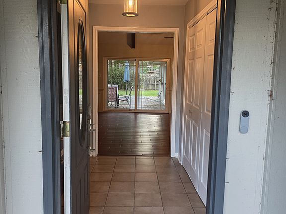 Front door view when walk in