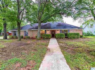 1726 Nottingham Dr SW, Decatur, AL 35603