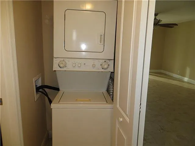 110 Lake Emerald Dr #409 — Photo 12