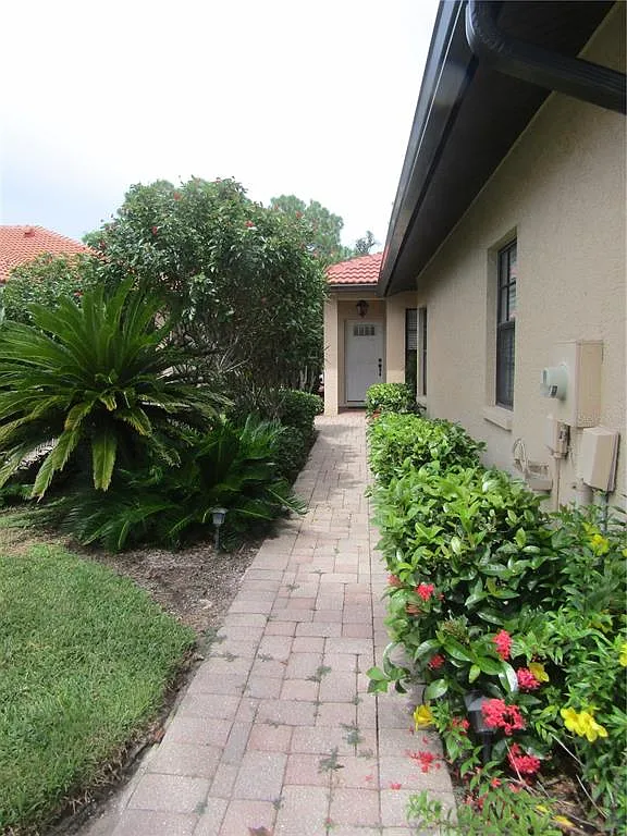 2 bed, 2.0 bath, 1577 sqft, $5,000 — Photo 3