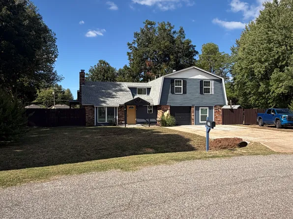 237 E Mohr Ln, Mustang, OK 73064