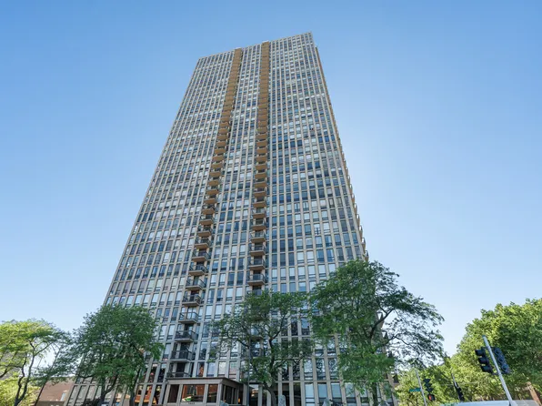 1660 N La Salle St #1210, Chicago, IL 60614
