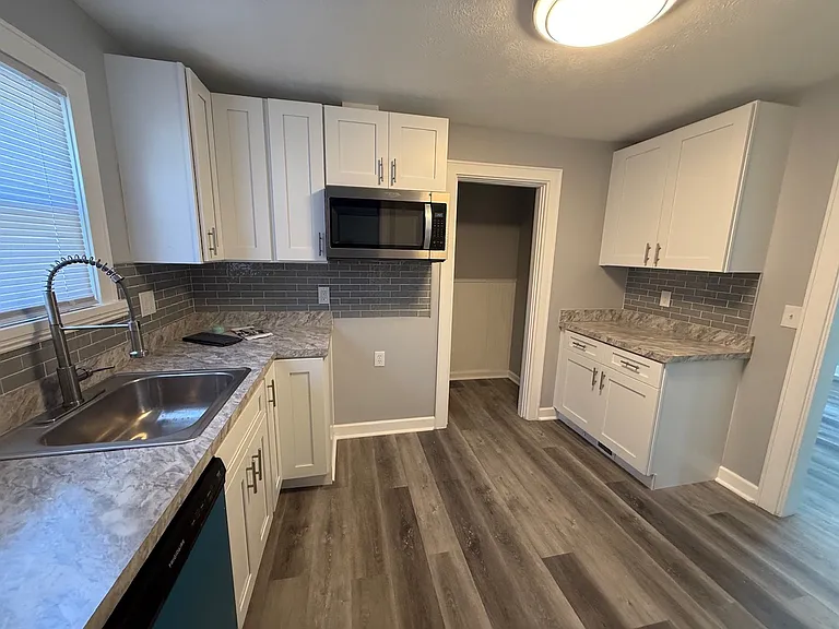 17901 Delavan Ave — Photo 14