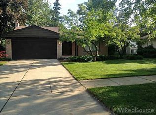 30075 Northgate Dr, Southfield, MI 48076