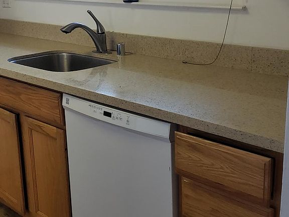 4th image of 861 Stonegate Dr