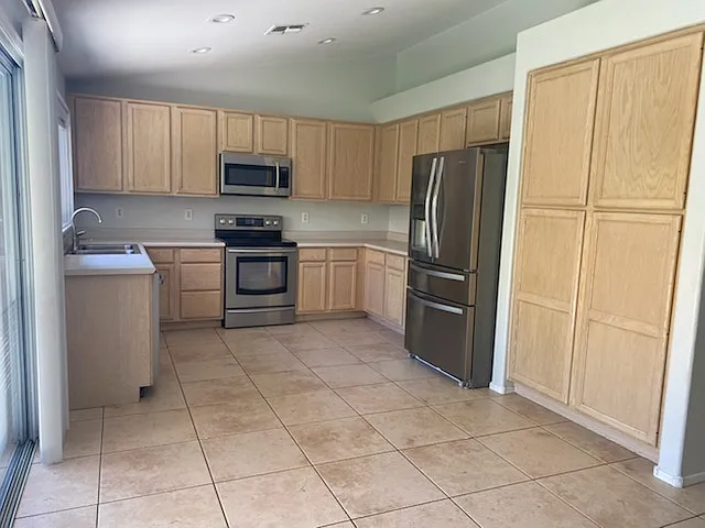 6341 E Roland St — Photo 4