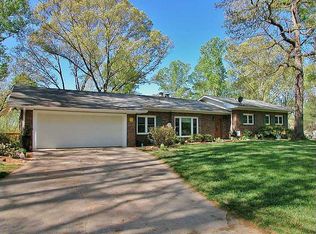 4619 Shoreline Ln, Gainesville, GA 30506