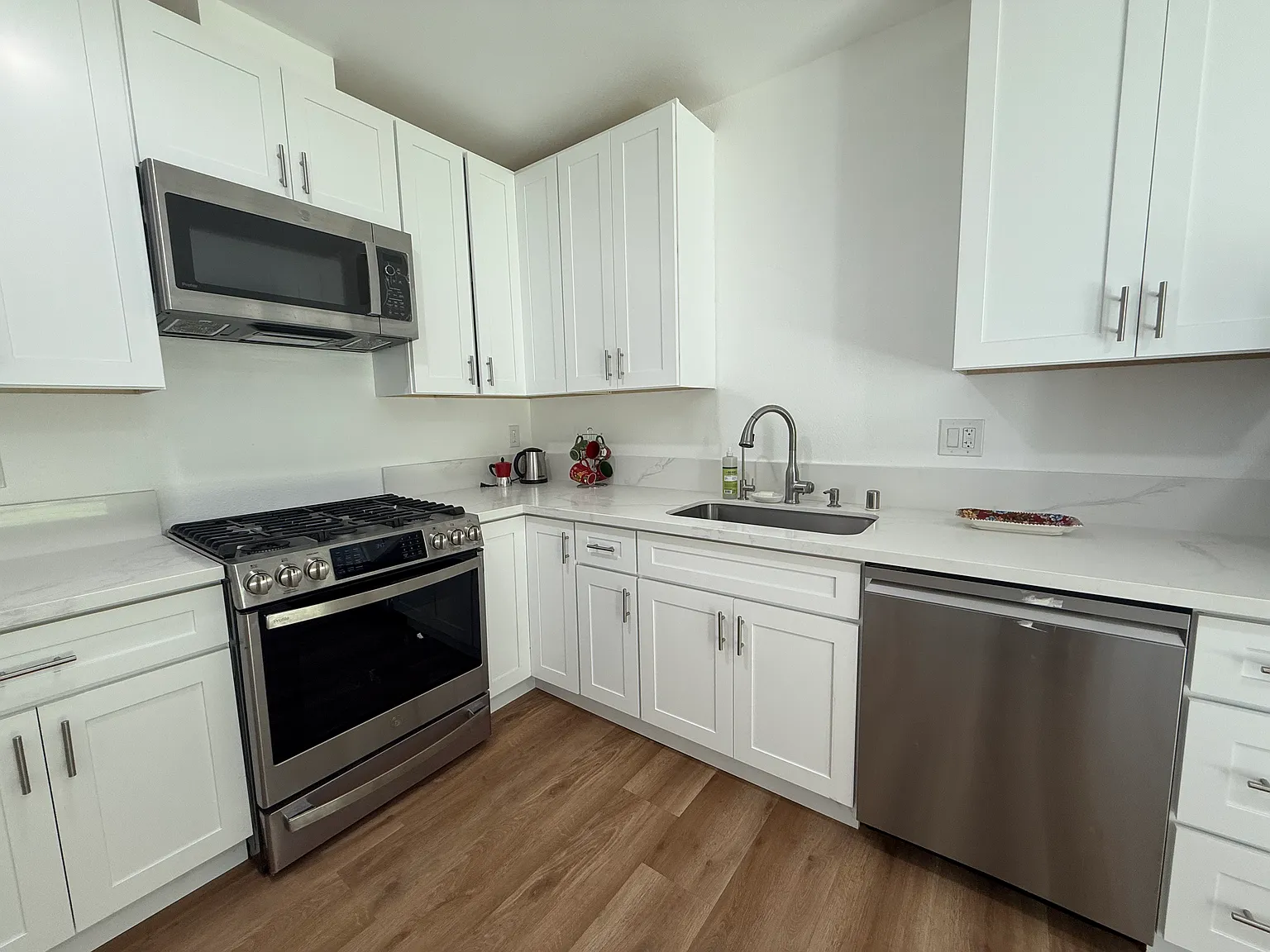 2 bed, 1200 sqft, $5,400 — Photo 2