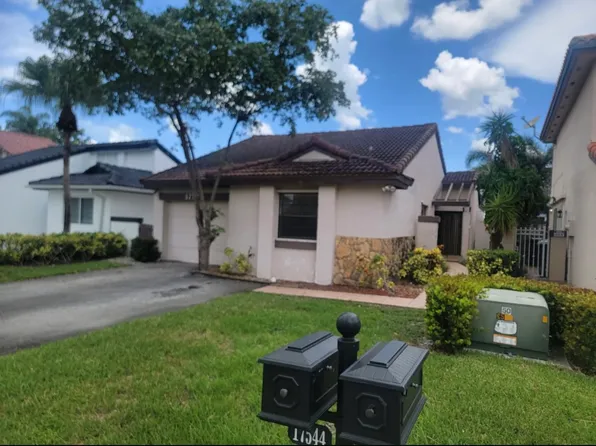 17544 NW 63rd Ct, Hialeah, FL 33015