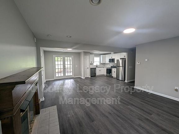 5th image of 816 Jefferson Dr SW
