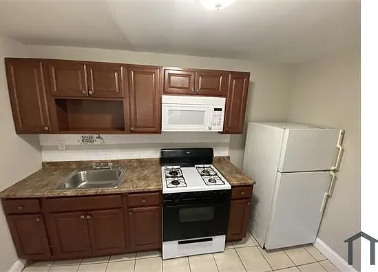 2 bed, 1000 sqft, $1,300 — Photo 2