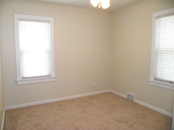 4th image of 2046 W Estes Ave