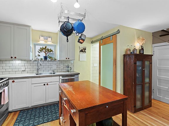 2nd image of 1203 Sherwood St