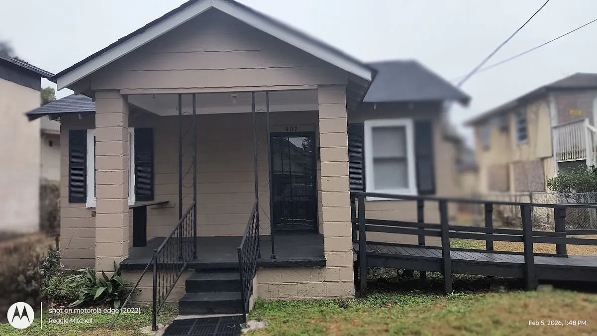 2 bed, 1.0 bath, 678 sqft, $1,300 — Photo 1