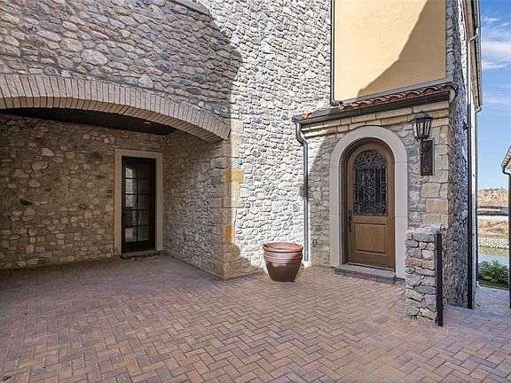 3rd image of 8 Comillas