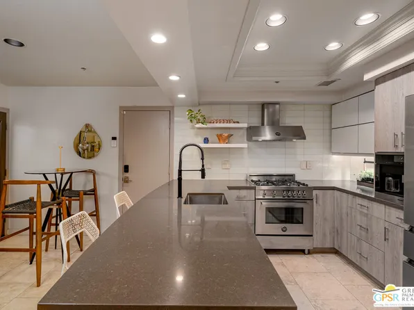 998 N Village Sq, Palm Springs, CA 92262