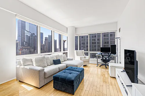 350 W 42nd St Photo 1