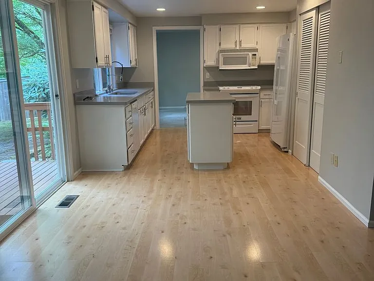 10620 NE 125th Pl — Photo 2