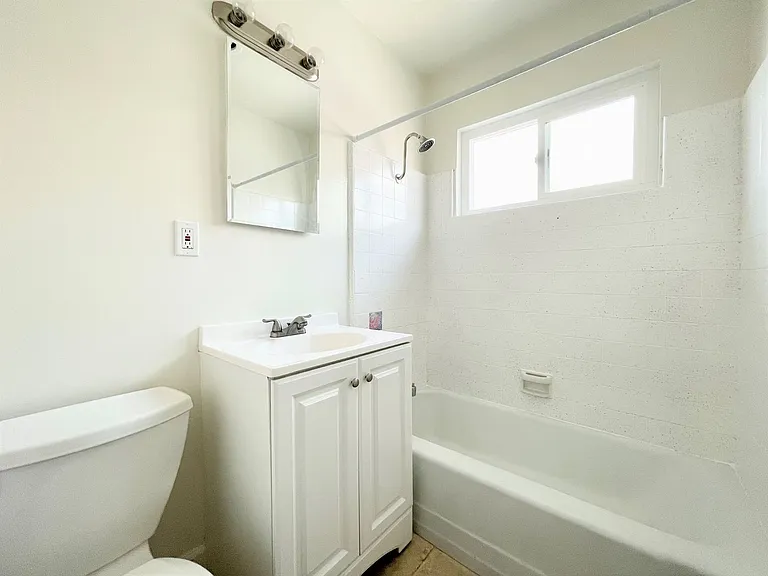 137 S Myers St #A — Photo 9